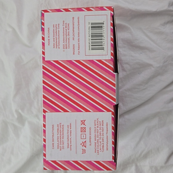 Brand new insulated tumbler and slipper sock set - Picture 2 of 2